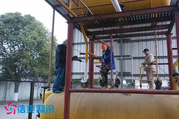 图示:大娘冷库改造旧设备的拆除
